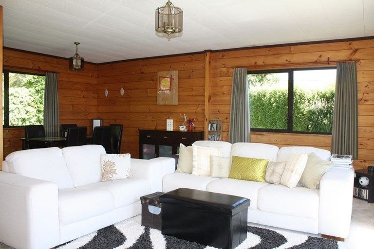 Photo of property in 21b Fernhaven Grove, Newlands, Wellington, 6037