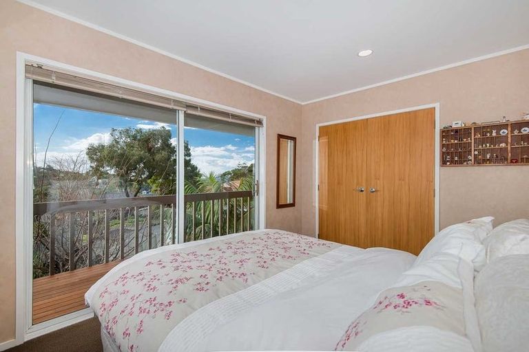 Photo of property in 21 Robin Lane, Browns Bay, Auckland, 0630