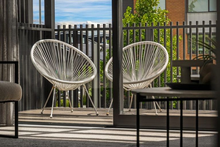 Photo of property in 3/2 Rangitamiro Place, Hobsonville, Auckland, 0616