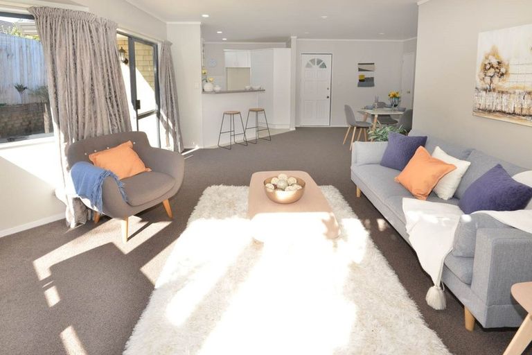 Photo of property in 39a Luckens Road, West Harbour, Auckland, 0618