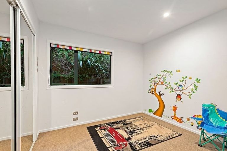 Photo of property in 7 Longview Rise, Massey, Auckland, 0614