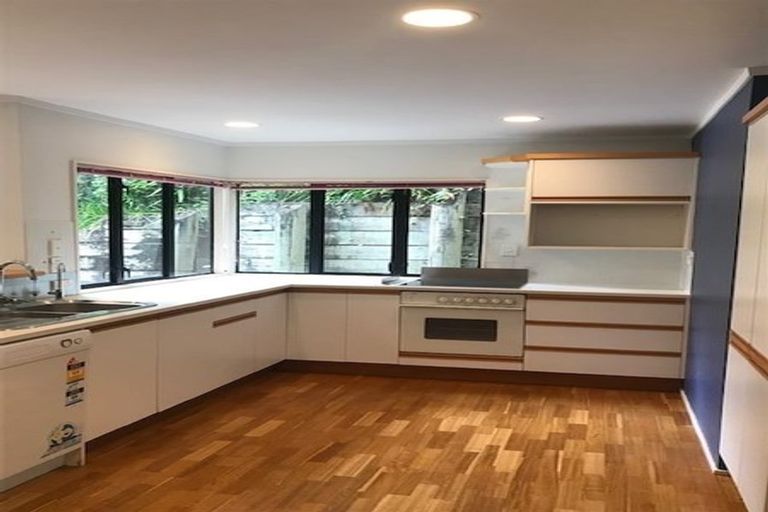 Photo of property in 7 Stitchbird Close, Murrays Bay, Auckland, 0630