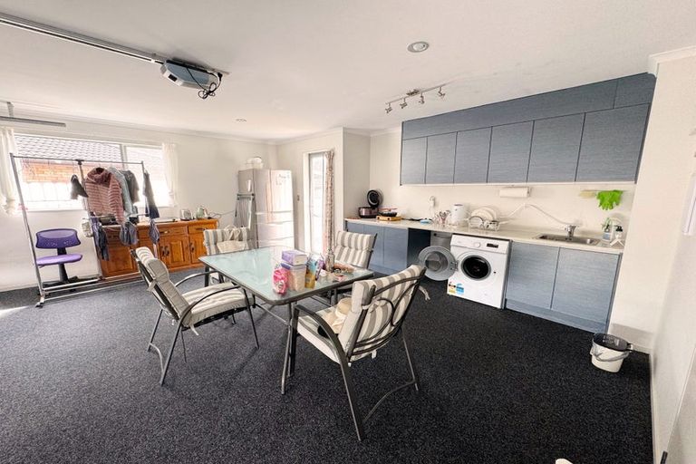 Photo of property in 35 South Kensington Way, Henderson, Auckland, 0612