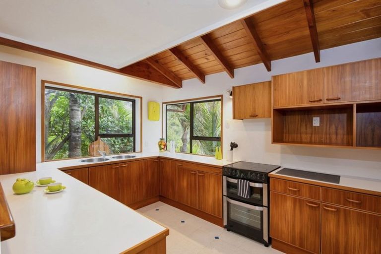 Photo of property in 64 Wood Bay Road, Titirangi, Auckland, 0604