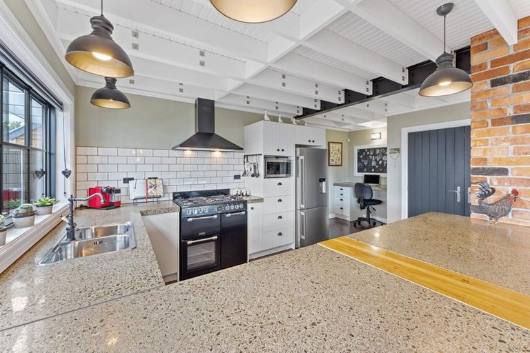 Photo of property in 5 Colombo Street, Hokowhitu, Palmerston North, 4410