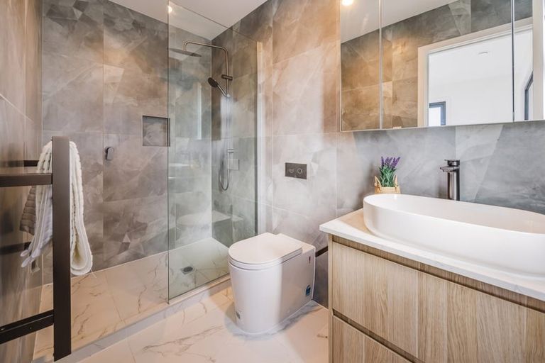 Photo of property in 11 Kaaramuramu Lane, Mangere Bridge, Auckland, 2022