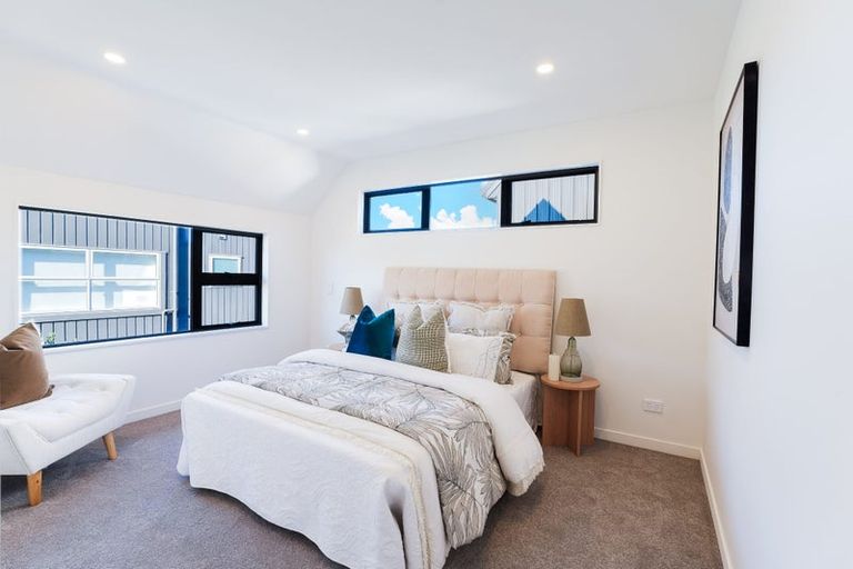 Photo of property in 71b Seaview Road, Castor Bay, Auckland, 0620