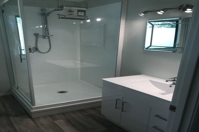 Photo of property in 18a Elliston Crescent, Stanmore Bay, Whangaparaoa, 0932