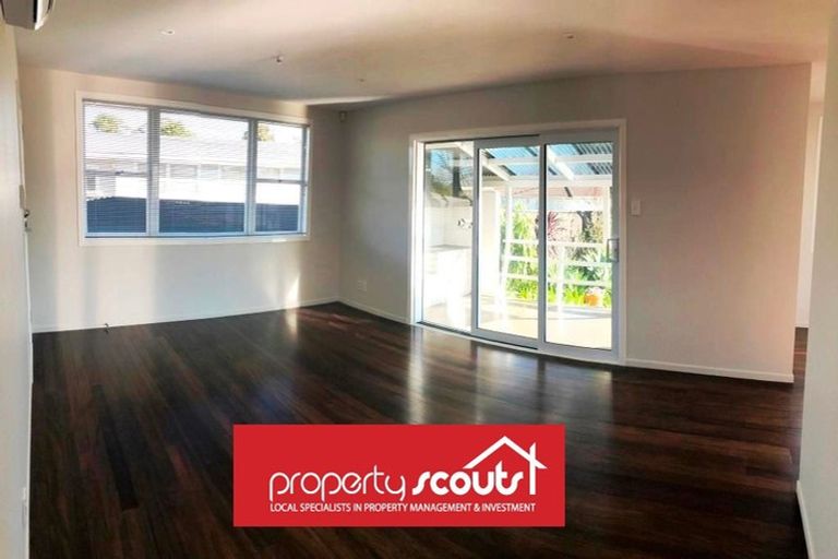 Photo of property in 76 Gloria Avenue, Te Atatu Peninsula, Auckland, 0610