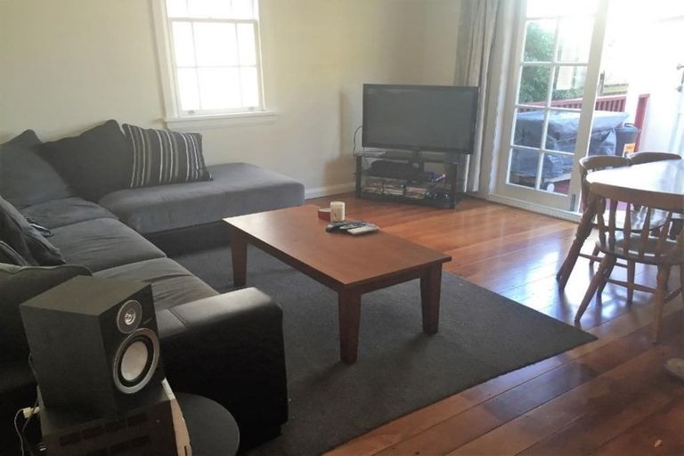 Photo of property in 9 Medway Street, Island Bay, Wellington, 6023