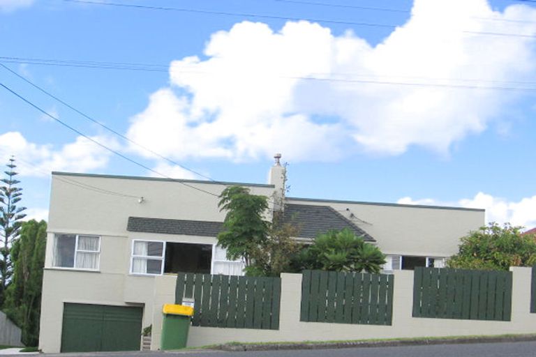 Photo of property in 32 Pleasant Road, Glen Eden, Auckland, 0602