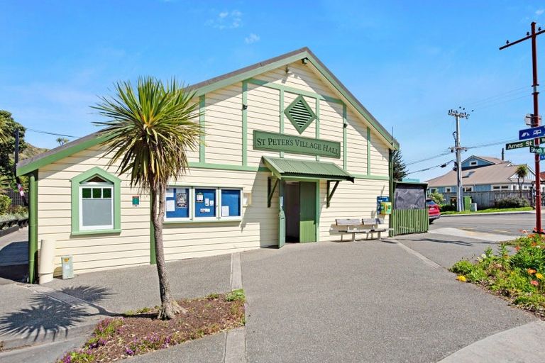 Photo of property in 2/33 Beach Road, Paekakariki, 5034