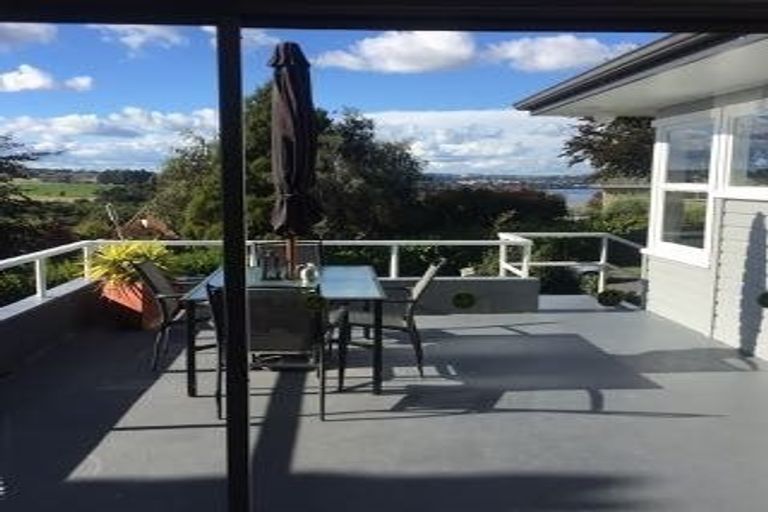 Photo of property in 18 Scenic Heights, Acacia Bay, Taupo, 3330