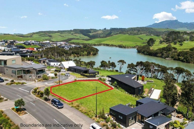 Photo of property in 2 Pekapeka Street, Raglan, 3225