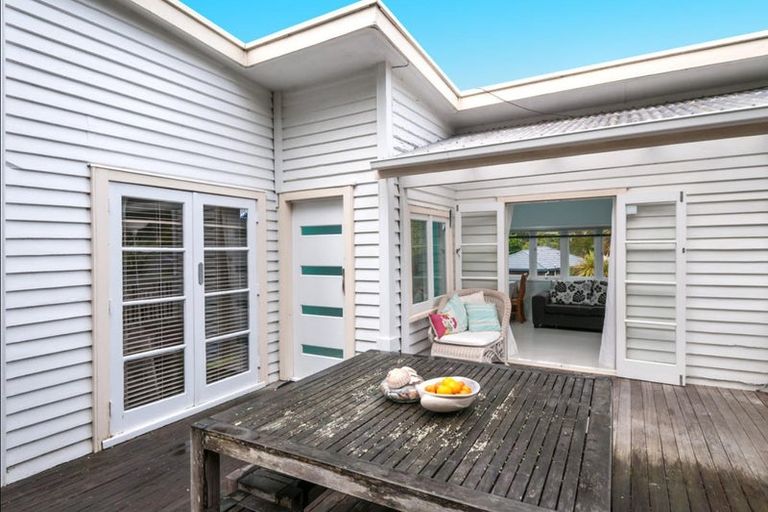Photo of property in 30 Hythe Terrace, Mairangi Bay, Auckland, 0630
