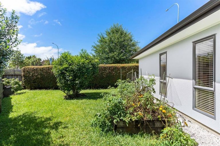 Photo of property in 28 Scarlet Oak Drive, Schnapper Rock, Auckland, 0632