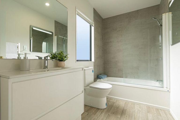 Photo of property in 35 Rakich Place, Henderson, Auckland, 0612