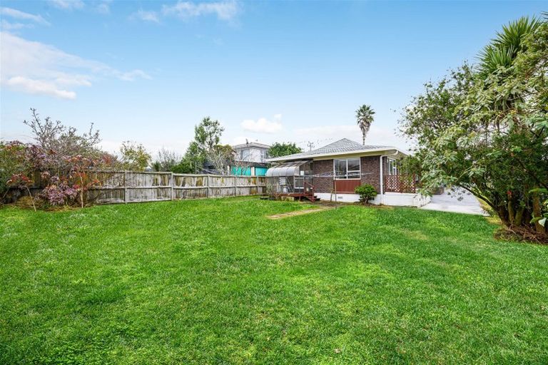 Photo of property in 2/69 Hepburn Road, Glendene, Auckland, 0602