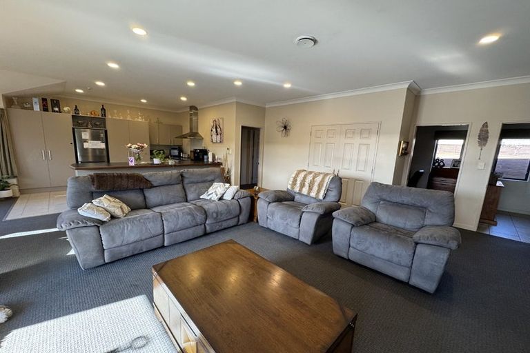 Photo of property in 6a Neeve Place, Taradale, Napier, 4112