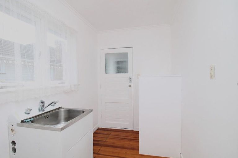 Photo of property in 20a Beaubank Road, Kelston, Auckland, 0602