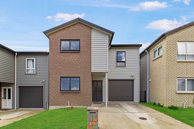 Photo of property in 6 Awhenga Place, Weymouth, Auckland, 2103