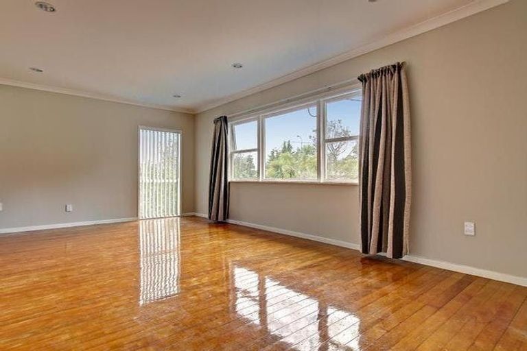 Photo of property in 610 East Coast Road, Pinehill, Auckland, 0630