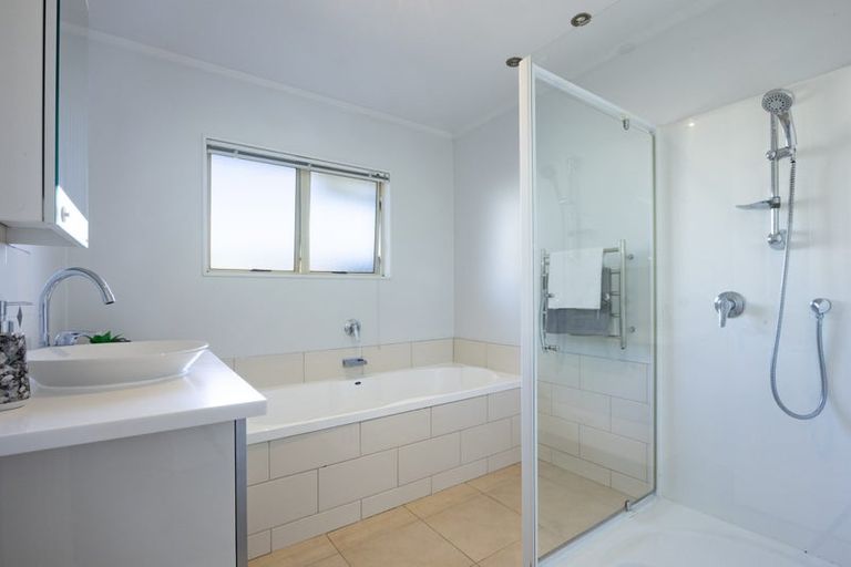 Photo of property in 19 Merlot Heights, Huapai, Kumeu, 0810