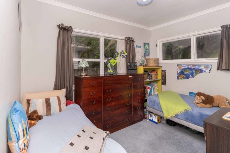 Photo of property in 24a Lyndhurst Road, Tawa, Wellington, 5028