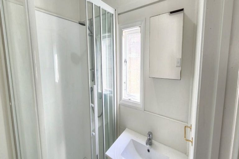 Photo of property in 8 Cutfield Road, New Plymouth, 4310