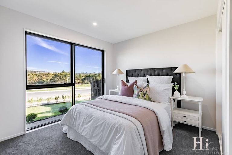 Photo of property in 8 Celestial Crescent, Orewa, 0931