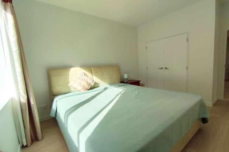 Photo of property in 56 Harrowglen Drive, Northcross, Auckland, 0630