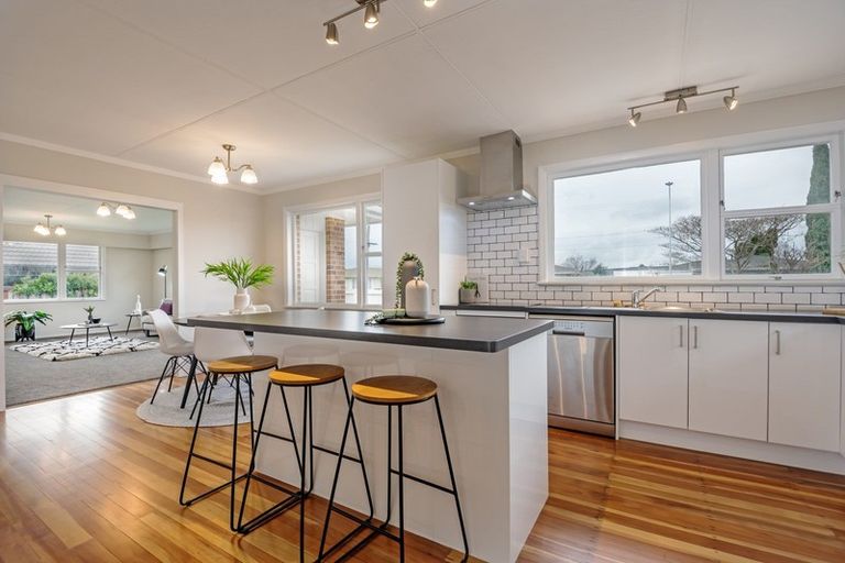 Photo of property in 5 Sutherland Crescent, Westbrook, Palmerston North, 4412