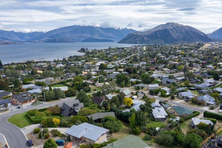 Photo of property in 35 Beech Street, Wanaka, 9305