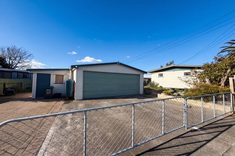 Photo of property in 2 Newton Place, Westbrook, Palmerston North, 4412