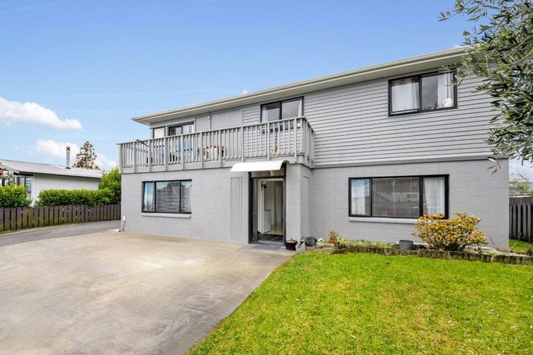 Photo of property in 13 Bodi Place, Te Atatu South, Auckland, 0610