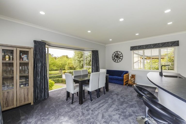 Photo of property in 11 The Oaks, Awapuni, Palmerston North, 4412