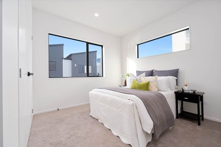 Photo of property in 64b Triangle Road, Massey, Auckland, 0614