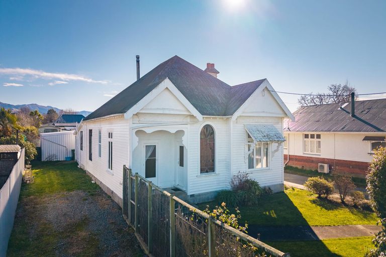 Photo of property in 12 Harris Street, Waimate, 7924