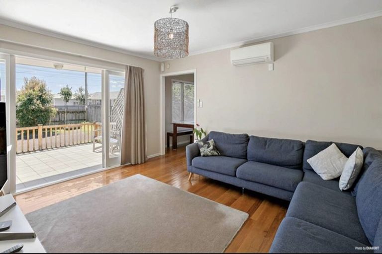 Photo of property in 1 Royal View Road, Te Atatu South, Auckland, 0610
