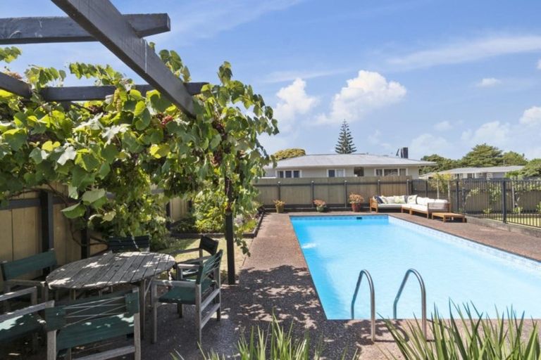 Photo of property in 11 Montmere Avenue, Te Atatu Peninsula, Auckland, 0610