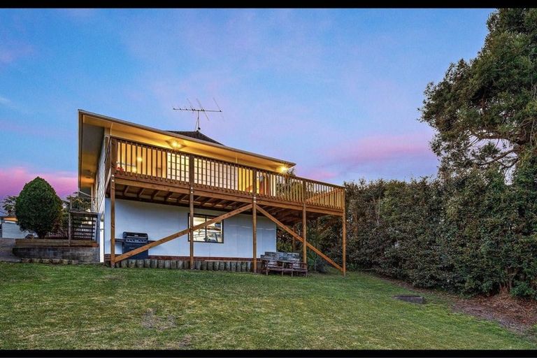 Photo of property in 31 Pipitea Place, Massey, Auckland, 0614