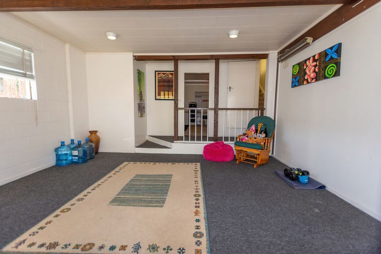 Photo of property in 5 Braebank Lane, Te Atatu South, Auckland, 0610