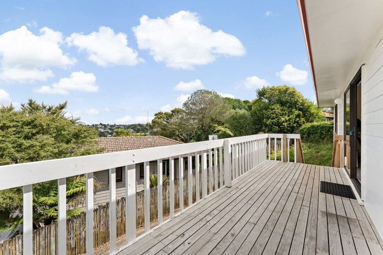Photo of property in 2/16 Kupari Place, Totara Vale, Auckland, 0629