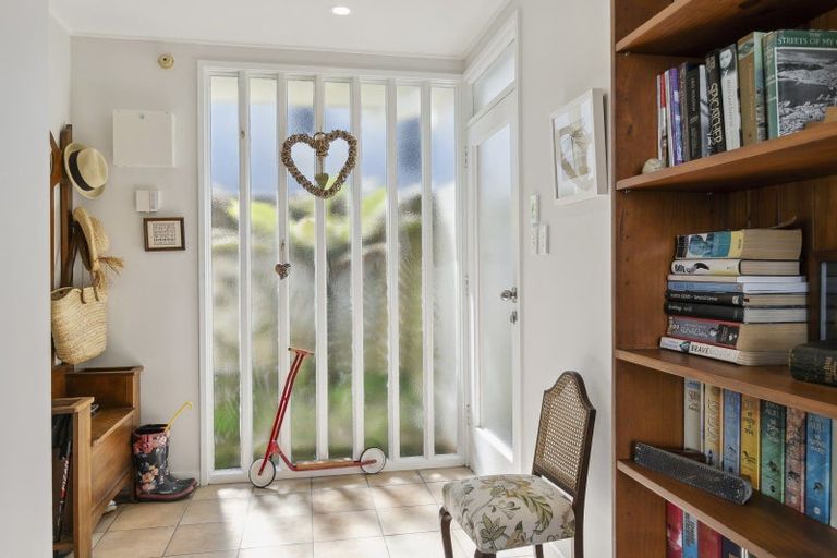 Photo of property in 8 Simla Crescent, Khandallah, Wellington, 6035