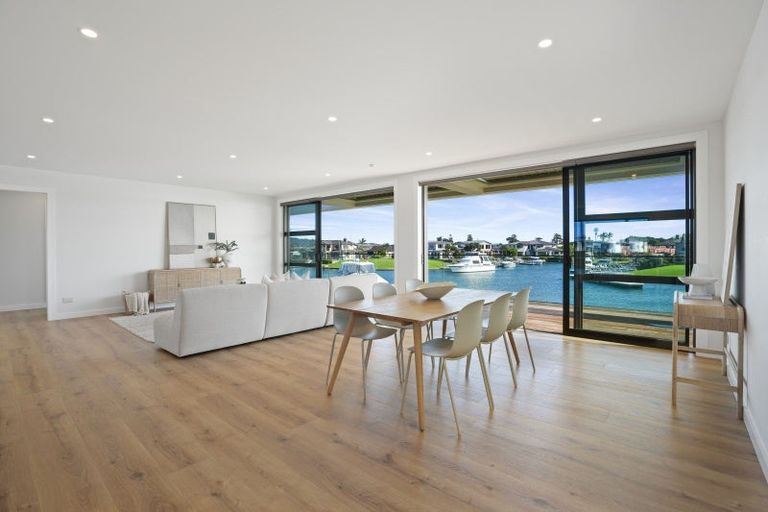 Photo of property in 21 Fred Carr Place, One Tree Point, 0118