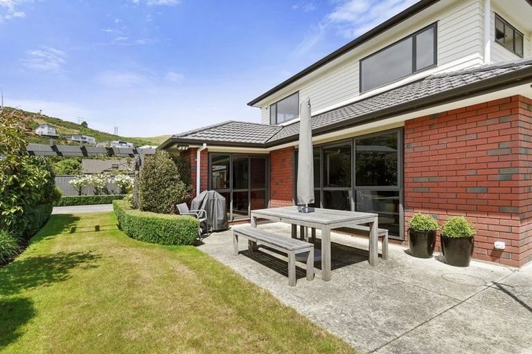 Photo of property in 189 Woodman Drive, Tawa, Wellington, 5028