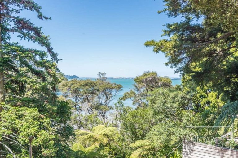 Photo of property in 23 Wood Bay Road, Titirangi, Auckland, 0604