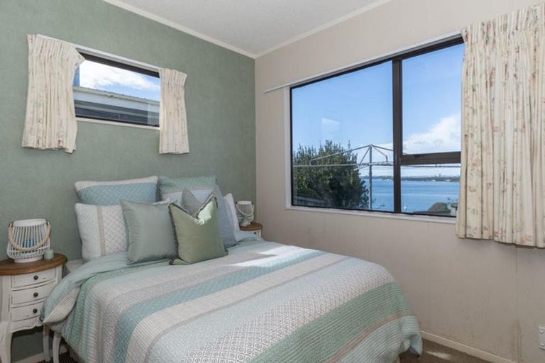 Photo of property in 87 Harbour View Road, Omokoroa, 3114