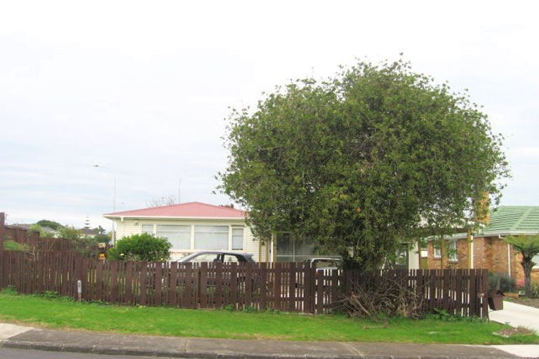 Photo of property in 1/2 Barrie Avenue, Papatoetoe, Auckland, 2025