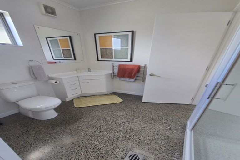 Photo of property in 102 Howard Road, Orere Point, Papakura, 2585